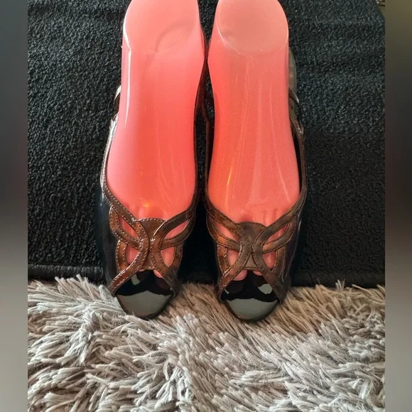 Classy Vintage Easy Street 2.5” Heels - Picture 2 of 9